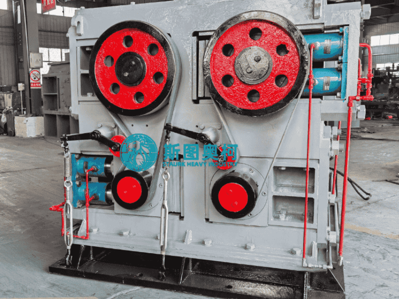 Four roller crusher